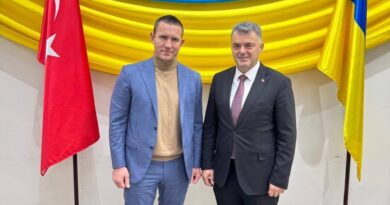 Сьогодні у місті Чорноморськ Одеського району вітали делегацію з міста Карасу (Турецька Республіка) на чолі з мером Ісхаком Сари та за участю представників турецького бізнесу. Сьогодні у місті Чорноморськ Одеського району вітали делегацію з міста Карасу (Турецька Республіка) на чолі з мером Ісхаком Сари та за участю представників турецького бізнесу.