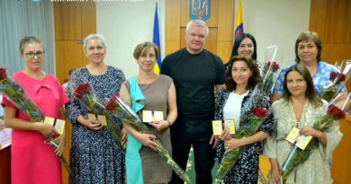 Урочисто вручено державні нагороди про присвоєння звання “Мати-героїня” Урочисто вручено державні нагороди про присвоєння звання “Мати-героїня”